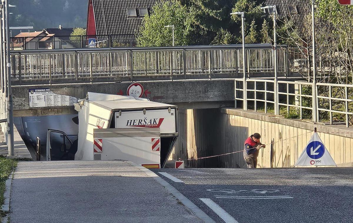 Podvoz Šentjur | Na kraju dogodka so policisti. Zastoj nastaja v obe smeri.  | Foto FB/Dusica Obrez, Marjan Lebar