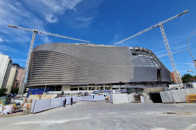 Takole letos Santiago Bernabeu dobiva lepo in moderno zunanjost. | Foto: Matej Podgoršek