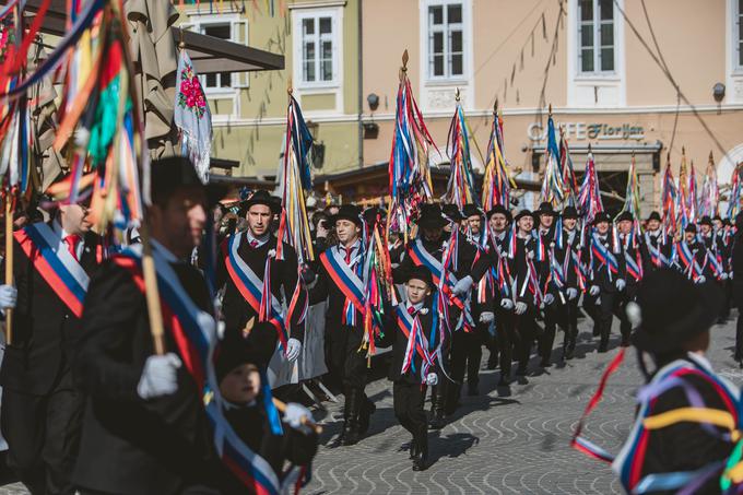 V povorki je sodelovalo 81 skupin in društev iz štirih držav: Italije, Hrvaške, Bolgarije in Slovenije. | Foto: Stanko Kozel