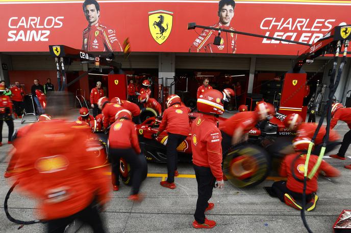 Suzuka Carlos Sainz | Četrtek je bil v Suzuki čas za trening postankov za mehanike, tako so trenirali pri Ferrariju. | Foto Reuters