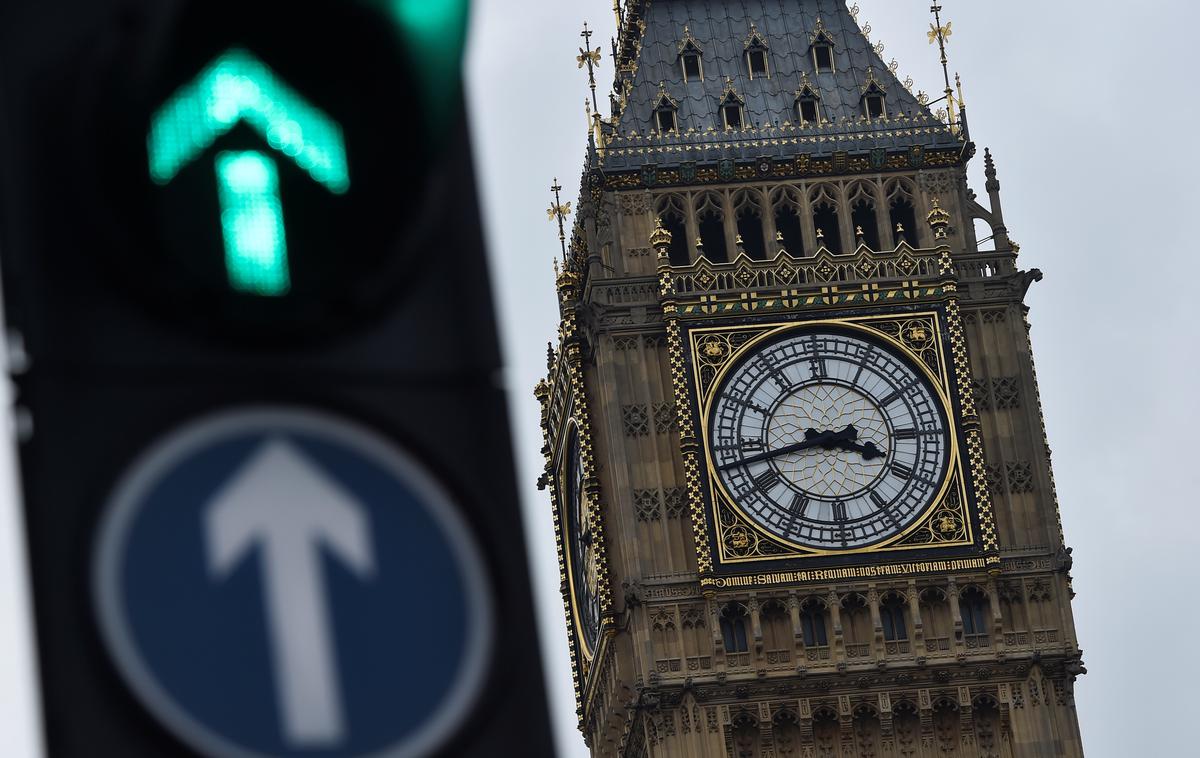 Big Ben, ura, stolp, London, Anglija | Delavci v številnih panogah so zaradi nastalih razmer na nogah. Ta teden je osemdnevno stavko začelo skoraj dva tisoč delavcev v največjem britanskem kontejnerskem pristanišču Felixstowe. | Foto Reuters