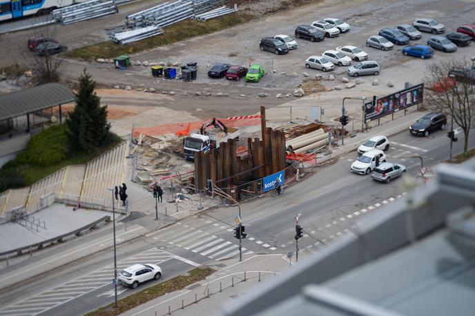 Vilharjeva ulica | Na okoliških cestah, predvsem na Dunajski in Masarykovi cesti ter Trgu OF, je pričakovati tudi dodatno povečan promet. | Foto Jakob Pintar/STA