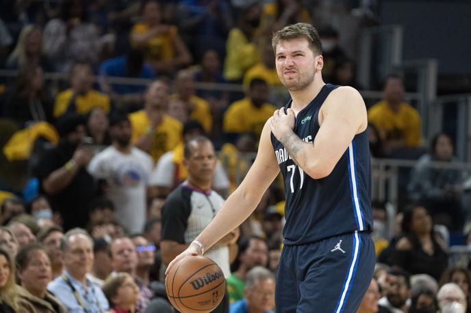 Golden State Dallas DOnčić Curry | Luka Dončić noč pred tekmo zaradi bolezni ni spal. Čuti tudi bolečine v rami. | Foto Reuters