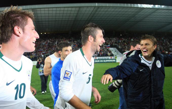 Ko se je Slovenija leta 2000 uvrstila na svetovno prvenstvo, je dosegla nogometna evforija na sončni strani Alp enega izmed vrhuncev. | Foto: Vid Ponikvar