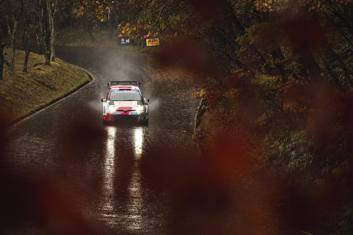 reli Japonska Elfyn Evans Toyota |  Elfyn Evans je v vodstvu relija Japonska po sedmi hitrostni preizkušnji. | Foto Guliverimage