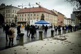 Množično testiranje. Test. Hitri test. Covid-19. Koronavirus.