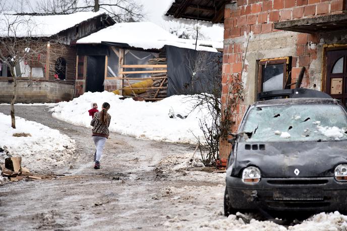 Romsko naselje Brezje | Po županovih podatkih so za geodetske in projektantske storitve, za odkupe zemljišč in druge nematerialne stroške porabili približno 75.000 evrov, po pridobitvi gradbenega dovoljenja pa naj bi začeli gradbena dela in jih končali do jeseni 2020. | Foto STA