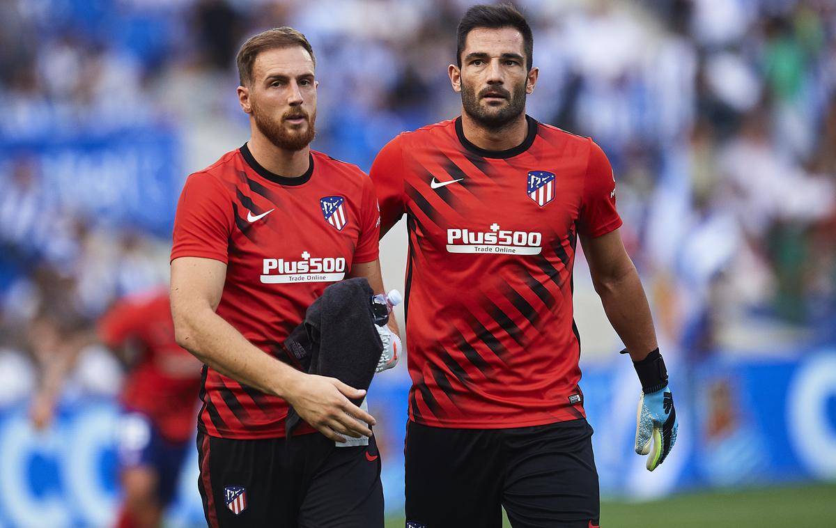 Jan Oblak, Adan | Po udarcu v glavo, ki ga je prejel, je moral Jan Oblak predčasno z igrišča. Med vratnicama Atletica ga je zamenjal Adan. | Foto Getty Images