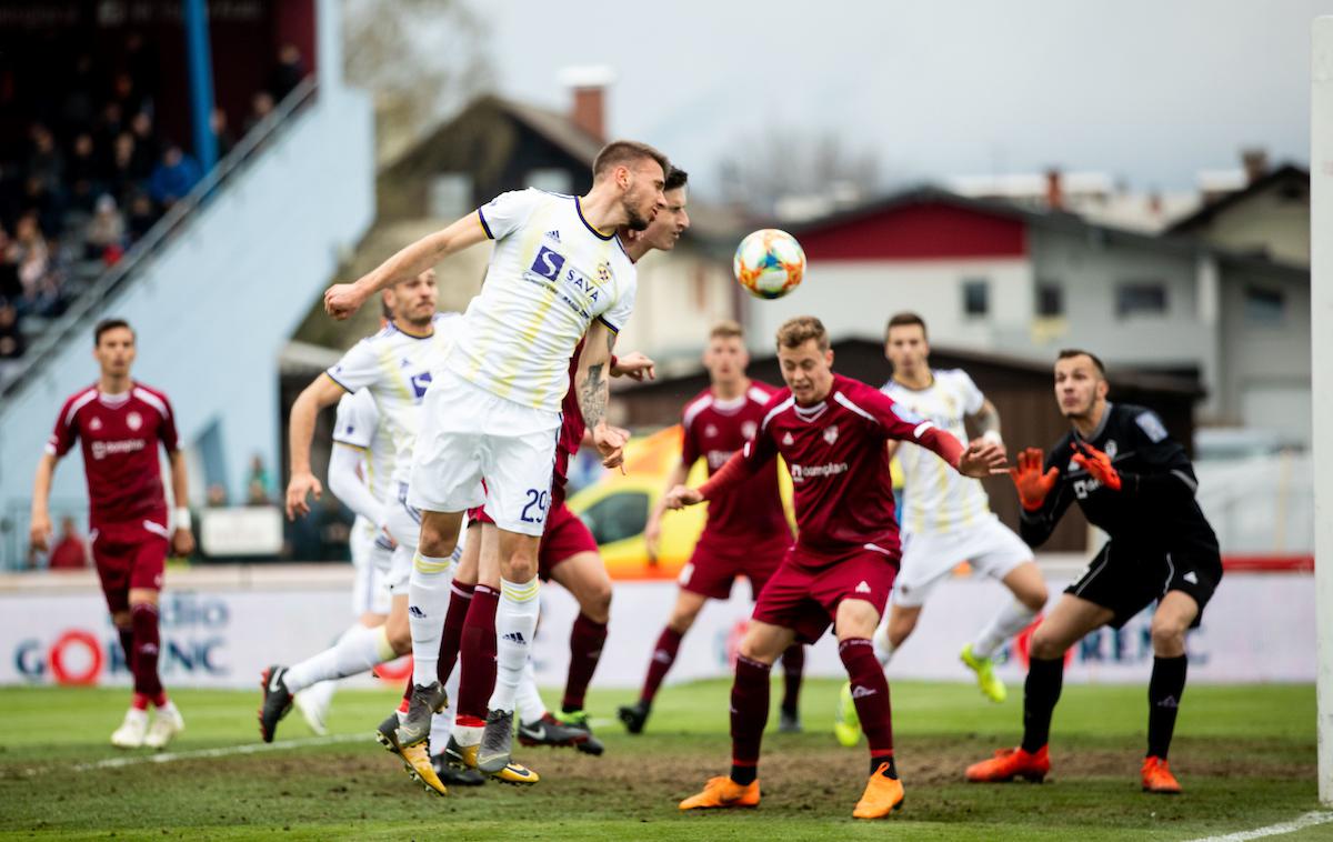 NK Triglav NK Maribor | Mariborčani so v soboto ugnali Triglavane. Tekma je zaradi izključitve trenerja vijolic Darka MIlaniča v 60. minuti dvignila veliko prahu. | Foto Vid Ponikvar