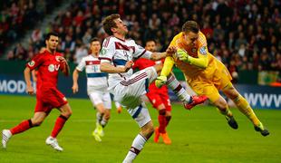 Bayern po kazenskih strelih v polfinale nemškega pokala