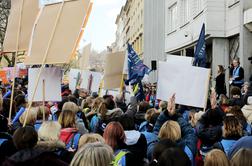 Na sredinem protestnem shodu pred vlado pričakujejo 1.500 ljudi