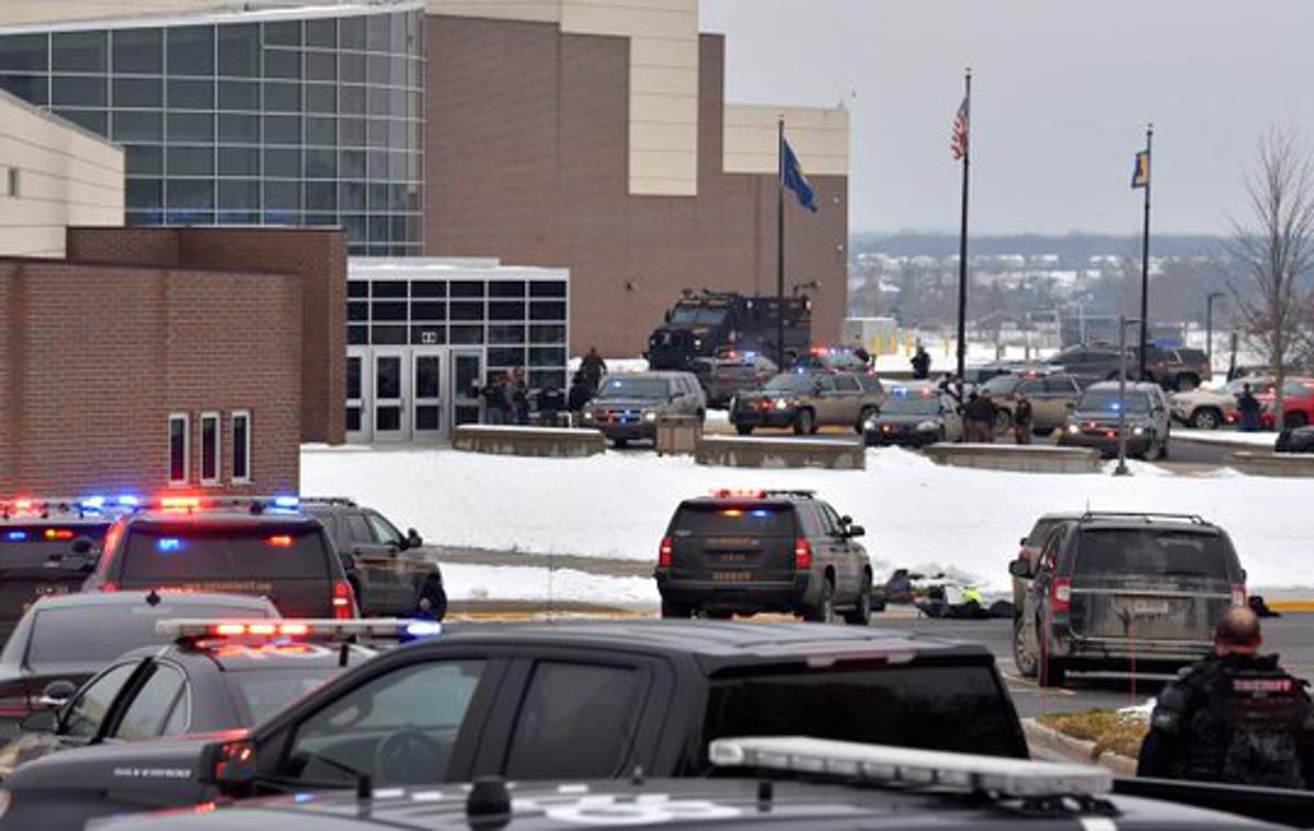 Streljanje šola Michigan 30112021 | V ZDA je bilo letos že 31 množičnih strelskih napadov, v katerih je bilo uporabljenih 28 kosov strelnega orožja. | Foto posnetek zaslona/Twitter