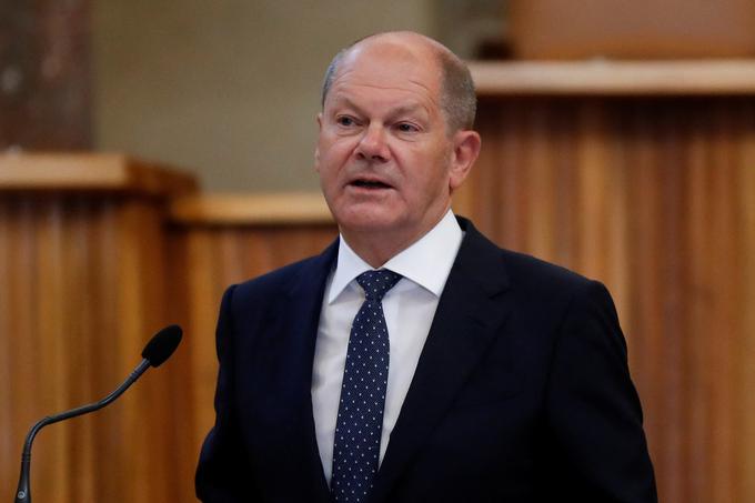 Olaf Scholz je pojasnil, da je povabilo v zvezo običajno precej hitro povezano s samim članstvom, in dodal, da so članice Nata v zadnjem letu definirale dolgoročno perspektivo za vstop Ukrajine v zavezništvo, vendar poudaril, da "trenutno ni potrebe po nobeni novi odločitvi". | Foto: Reuters