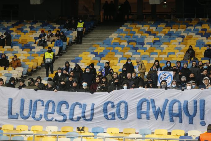 Najglasnejši navijači kijevskega Dinama bi najraje videli, če bi klub dobil novega trenerja. Tako so sporočili pred dobrim mesecem na evropski tekmi proti Villarrealu. | Foto: Guliverimage/Vladimir Fedorenko