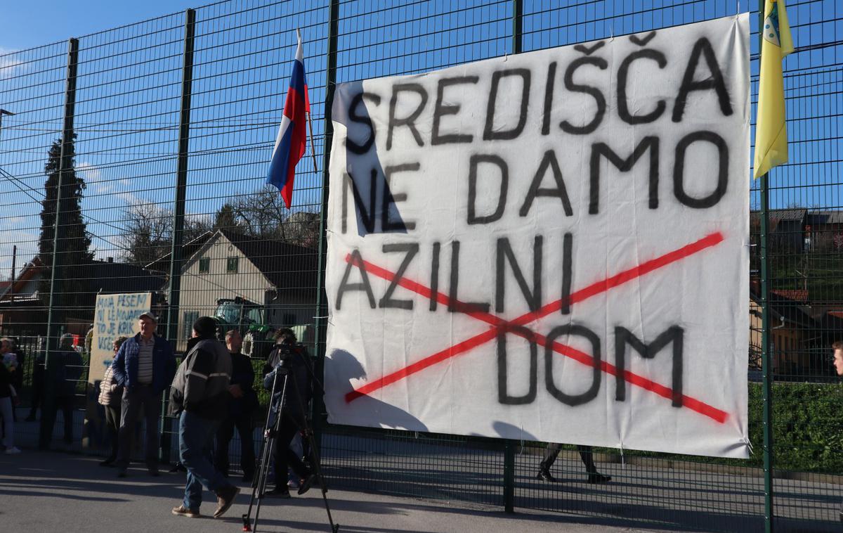 Središče ob Dravi | Prebivalci Središča ob Dravi so zaradi nestrinjanja z vladno odločitvijo v četrtek znova protestno zaprli ceste v središču občine. | Foto STA