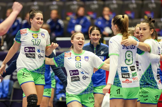 SP v rokometu: Slovenija - Angola | Slovenske rokometašice so premagale tudi kakovostno izbrano vrsto Angole. | Foto IHF/Kolektiff