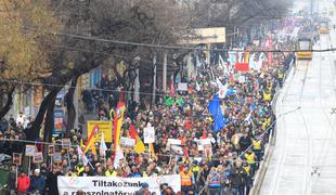 Na Madžarskem demonstracije proti spremembi delavskih pravic  v smeri "suženjskega dela"