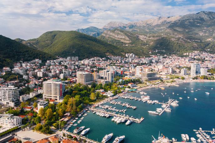 Budva, Črna gora | Učitelji naj bi učence nadlegovali na šolah v Podgorici, kraju Rožaje na vzhodu države in Tuzih nedaleč od prestolnice. | Foto Shutterstock