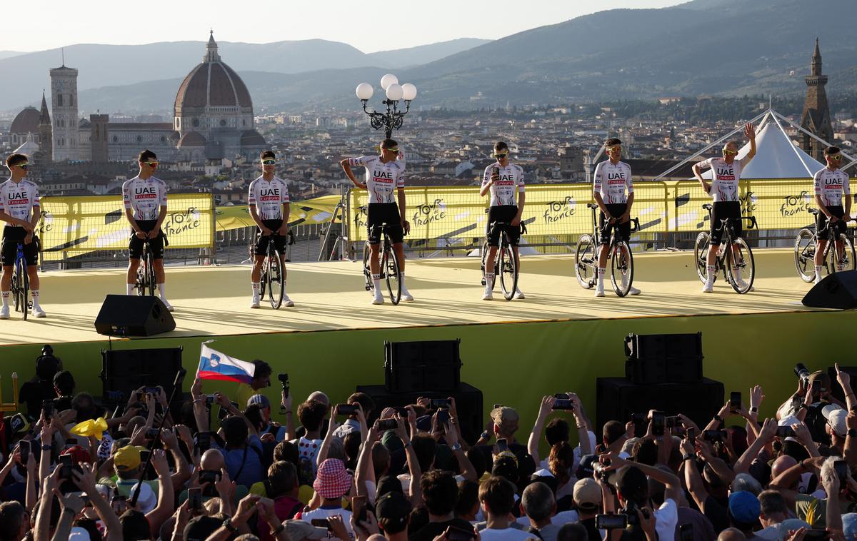 Tour Firence Tadej Pogačar UAE Emirates | Na predstavitvi ekip so se kolesarji iz središča mesta zapeljali na razgledno točko nad mestom Piazzale Michelangelo. | Foto Reuters