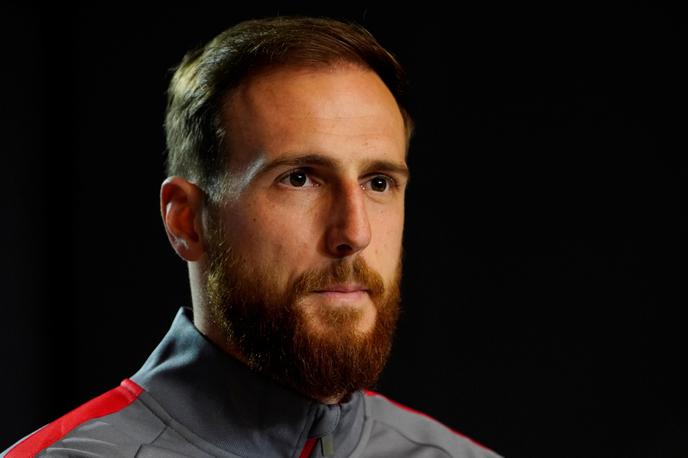 Jan Oblak | Jan Oblak bo danes branil na derbiju 30. kroga španskega prvenstva na Camp Nouu in skušal prekrižati načrte vodilni Barceloni.  | Foto Reuters