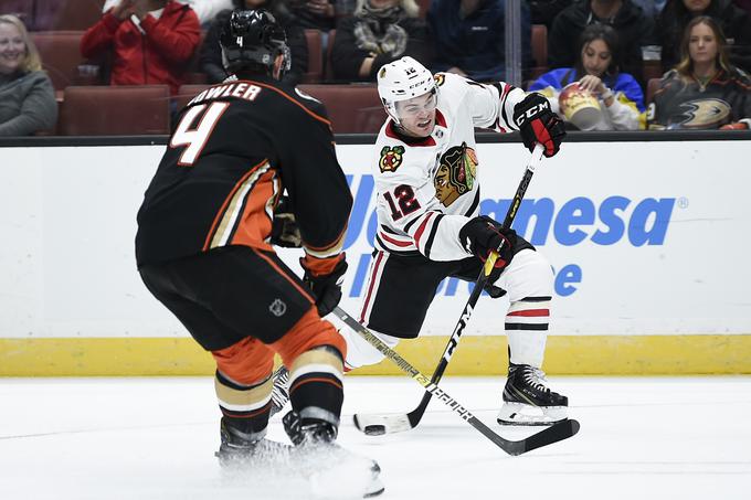 Alex DeBrincat je kl zmagi Chicaga prispeval dva gola. | Foto: Reuters