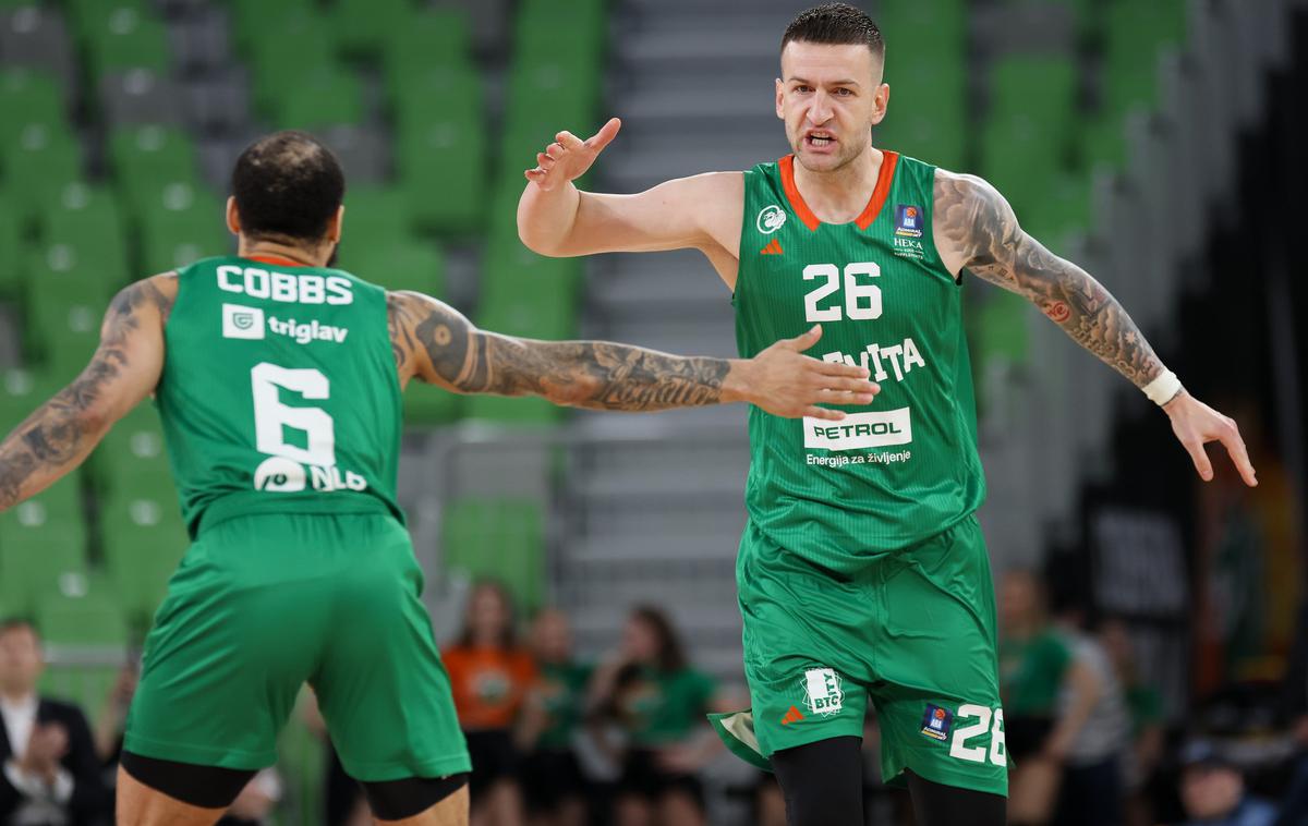 Cedevita Olimpija Alen Omić | Alen Omić je navdušil z dvojnim dvojčkom. | Foto Filip Barbalić/www.alesfevzer.com