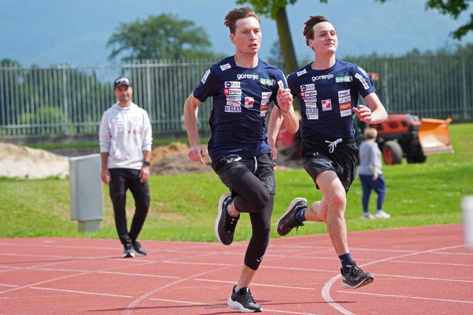 Zagnani tudi na kondicijskih treningih: po treh tednih znojenja se zdaj vračajo na skakalnico. | Foto: www.alesfevzer.com