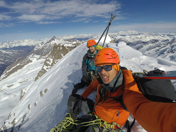 Jan Podgornik se je z bratom Miho odpravil na štiritisočaka Gran Paradiso. Splezala sta S steno in čez ledenik smučala po normalki. | Foto: Miha Podgornik