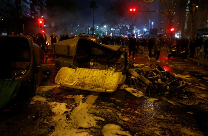 V spopadih je bilo lažje poškodovanih 46 ljudi. | Foto: Reuters