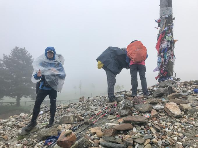 Na poti so se srečevali ne samo s kilometri, temveč tudi z vremenskimi nevšečnostmi. | Foto: osebni arhiv/Lana Kokl