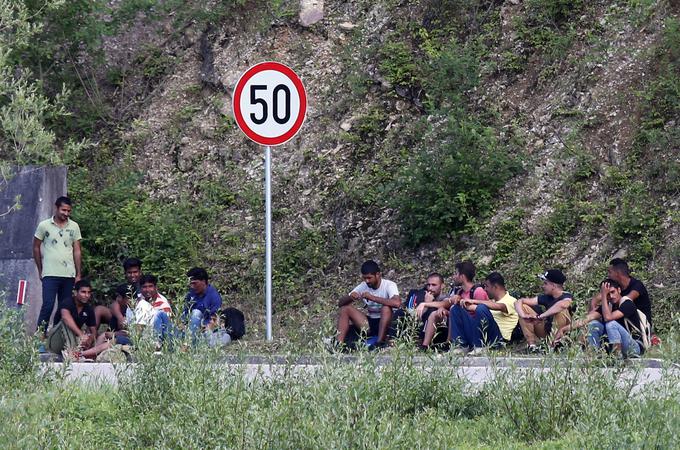 Če bi naši dominantni mediji resnicoljubno pisali na primer o dogodkih, ki so povezani z ilegalnimi ekonomskimi migranti na naši južni meji, ne bi nihče spremljal, kaj imata o tem povedati Nova24 in Demokracija. | Foto: Reuters