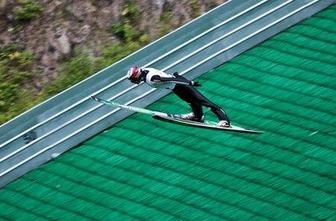 Hrgota peti v vetrovnem Garmischu