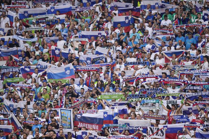 Med rekordno množico slovenskih navijačev, dvoboj v Münchnu si jih je v živo ogledalo več kot 20 tisoč, je bil tudi nekdanji reprezentant Nejc Pečnik. | Foto: Guliverimage