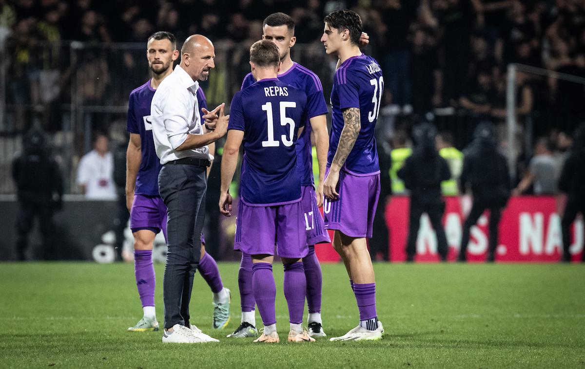 Maribor Fenerbahče | Damir Krznar je v Mariboru pozdravil igralsko okrepitev. | Foto Blaž Weindorfer/Sportida