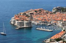 Dubrovnik pričakuje letalski napad turistov