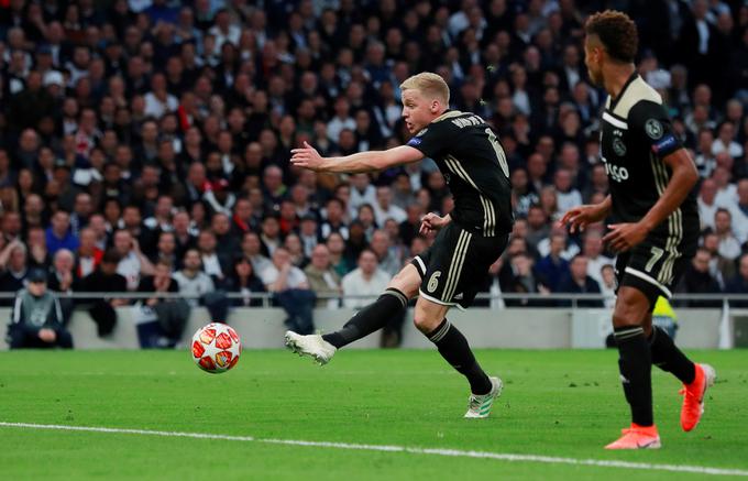 Donny van de Beek je Ajax popeljal v vodstvo. | Foto: Reuters