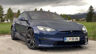 Tesla model S - poslovna “raketa” za avtoceste s skoraj 600 kilometri dosega