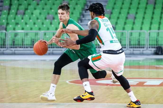 Cedevita Olimpija - Krka | Košarkarji Krke za so za konec drugega dela ugnali Helios in si zagotovili drugo mesto. V četrtfinalu jih čaka Šentjur. Cedevita Olimpija se bo udarila s Hopsi. | Foto Vid Ponikvar