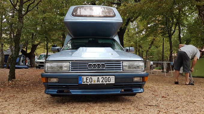 Bischofberger Motorcaravan je svoj čas slovel po kakovostno izdelanih VAN-bivalnikih na osnovi Volkswagnovega T3 in drugih kombijev, tudi tistih s terenskimi različicami. Njihov premium izdelek pa sta bila oba audi avtodoma: manjši audi 100 family in večji audi 200 condor. | Foto: Ciril Komotar