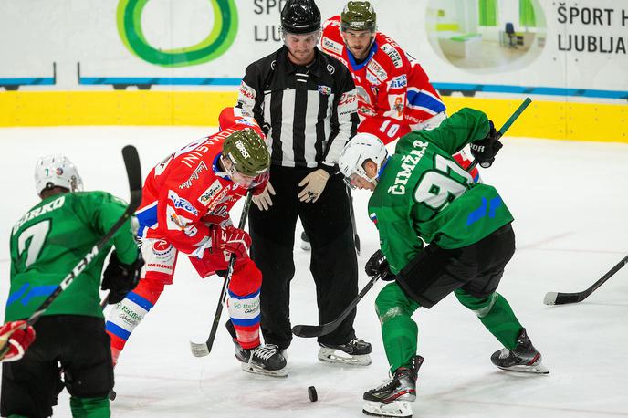 HK Olimpija Val Gardena Tadej Čimžar | Hokejisti Olimpije so na uvodni tekmi rednega dela s 6:3 premagali Gardeno. | Foto Vid Ponikvar