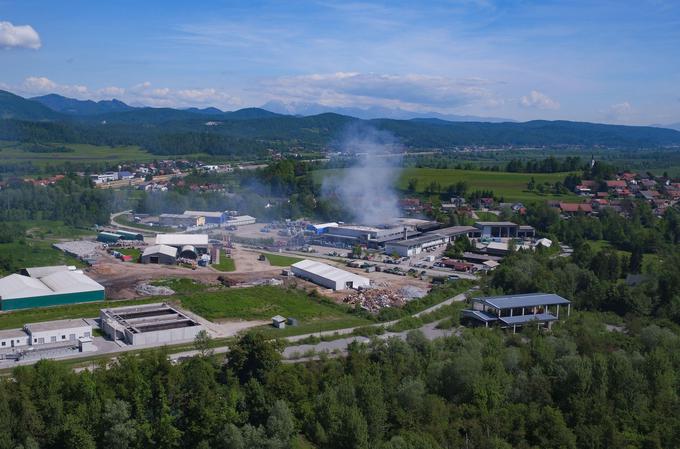 Saubermacher ima obrat v neposredni bližini Kemisa v Sinji Gorici. Kot pravijo, po požaru ne zaznavajo kakšnih težav, kot so povečane bolniške odsotnosti ali druge odsotnosti med zaposlenimi. | Foto: STA ,