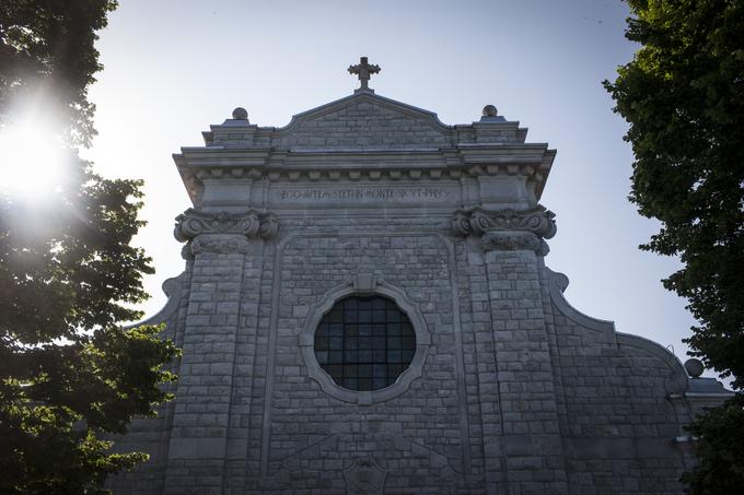 Sveta Gora z baziliko in samostanom leži na 682 metrih nadmorske višine.  | Foto: Bojan Puhek