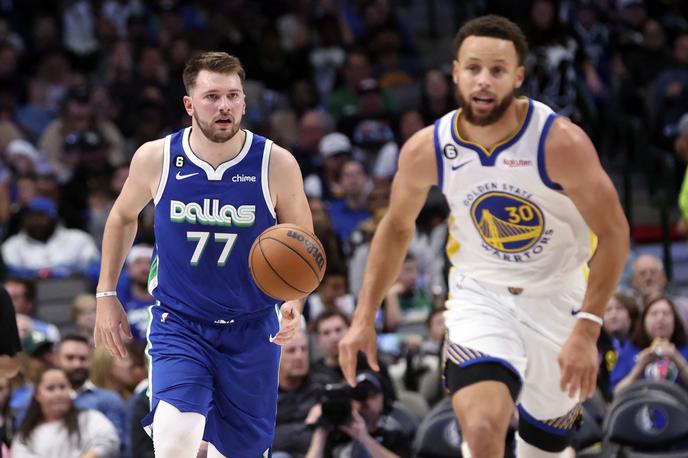 Luka Dončić Steph Curry | Luka Dončić je imel razlog za zadovoljstvo, potem ko je premagal aktualne prvake s Stephom Curryjem na čelu. | Foto Reuters