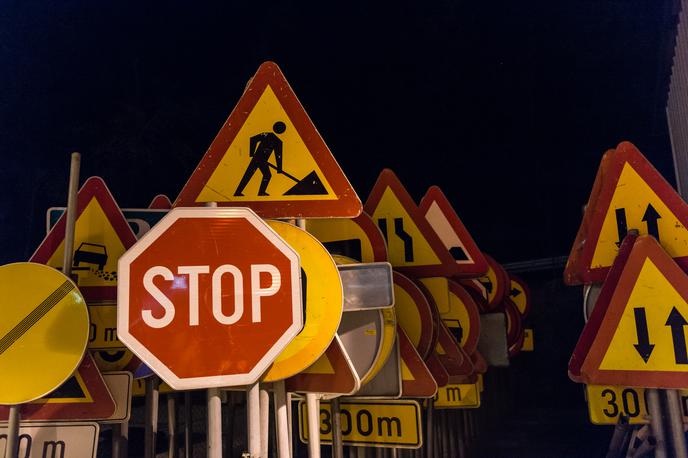 DARS - delavna zapora, vzdrževanje avtoceste, delo na cesti advertorial | Na občini vse udeležence v prometu prosijo za razumevanje in upoštevanje prometne signalizacije. | Foto Klemen Korenjak