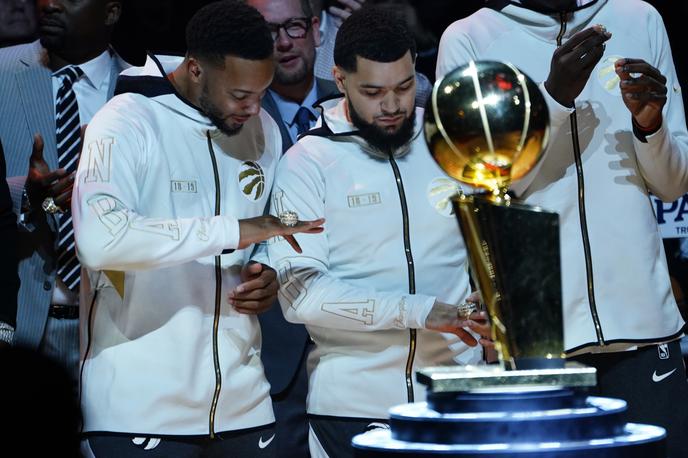 Toronto Raptors Prstani | Košarkarji Toronta, ki so osvojili naslov v sezoni 2018/19, so prejeli šampionske prstane. Na fotografiji sta Norman Powell in Fred VanVleet. | Foto Reuters