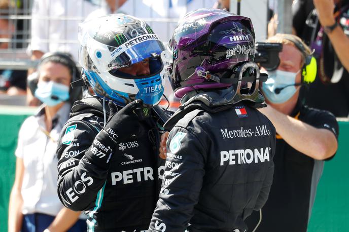 Valtteri Bottas & Lewis Hamilton | Valtteri Bottas si je privozil prvi "pole position" v novi sezoni formule ena. | Foto Reuters