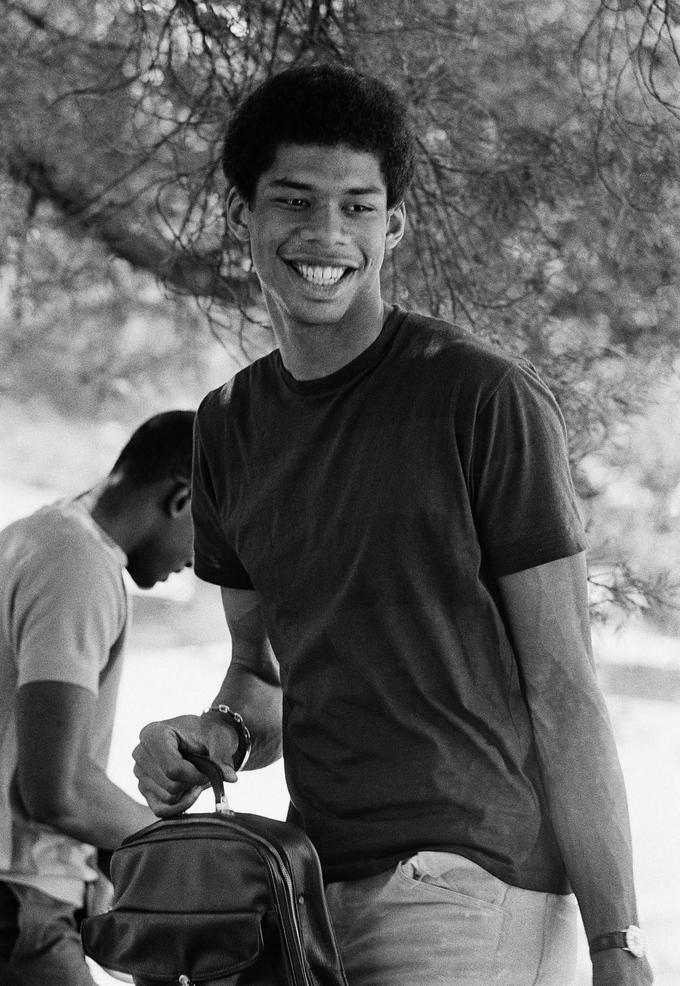 Lew Alcindor je zablestel v dresu UCLA Bruins, nato pa se v ligi NBA pridružil Milwaukee Bucks.  | Foto: Reuters