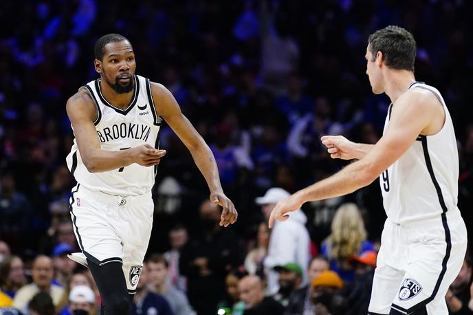 Goran Dragić | Kevin Durant je prvi zvezdnik Brooklyn Nets, Goran Dragić pa upa, da bo lahko z Brooklyn Nets prišel do tako želenega naslova prvaka lige NBA. | Foto Guliverimage