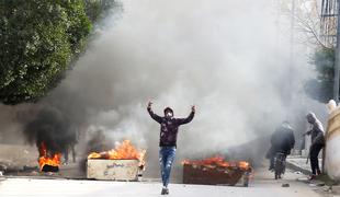 V Tuniziji po samosežigu novinarja izbruhnili protesti