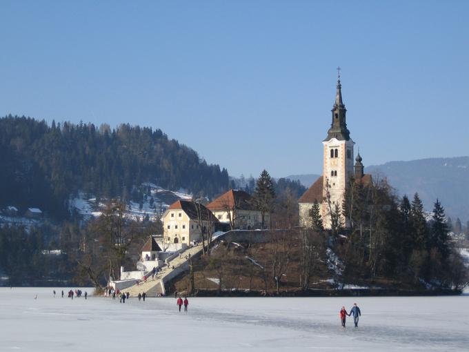 Blejsko jezero je bilo nazadnje zamrznjeno februarja 2012, pred tem pa še leta 2005. | Foto: Thinkstock